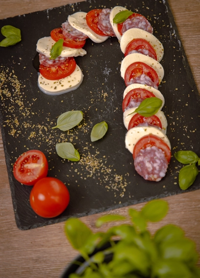 Weihnachtliche Caprese-Platte