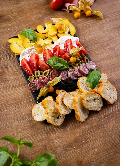 Sommerliches Burrata-Board