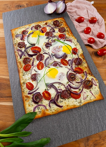 Frühlingsfrischer Flammkuchen