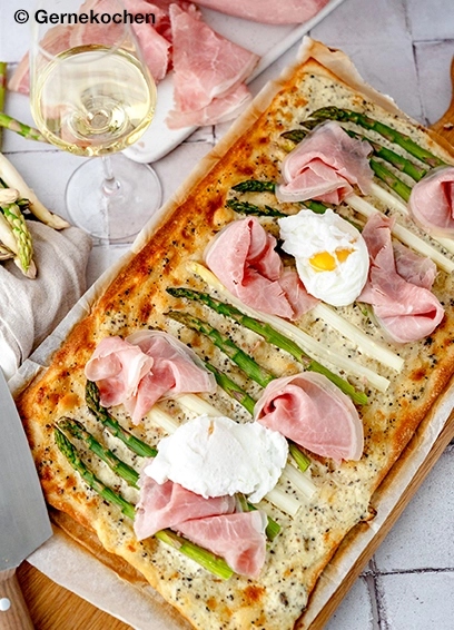 Flammkuchen mit Spargel, Kochschinken & Trüffelcreme