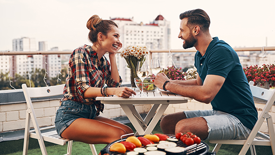 Date Night auf dem Balkon: So gelingt dir ein romantischer Abend zuhause