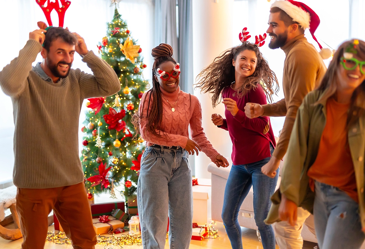 Frau entspannt beim Yoga zu Hause