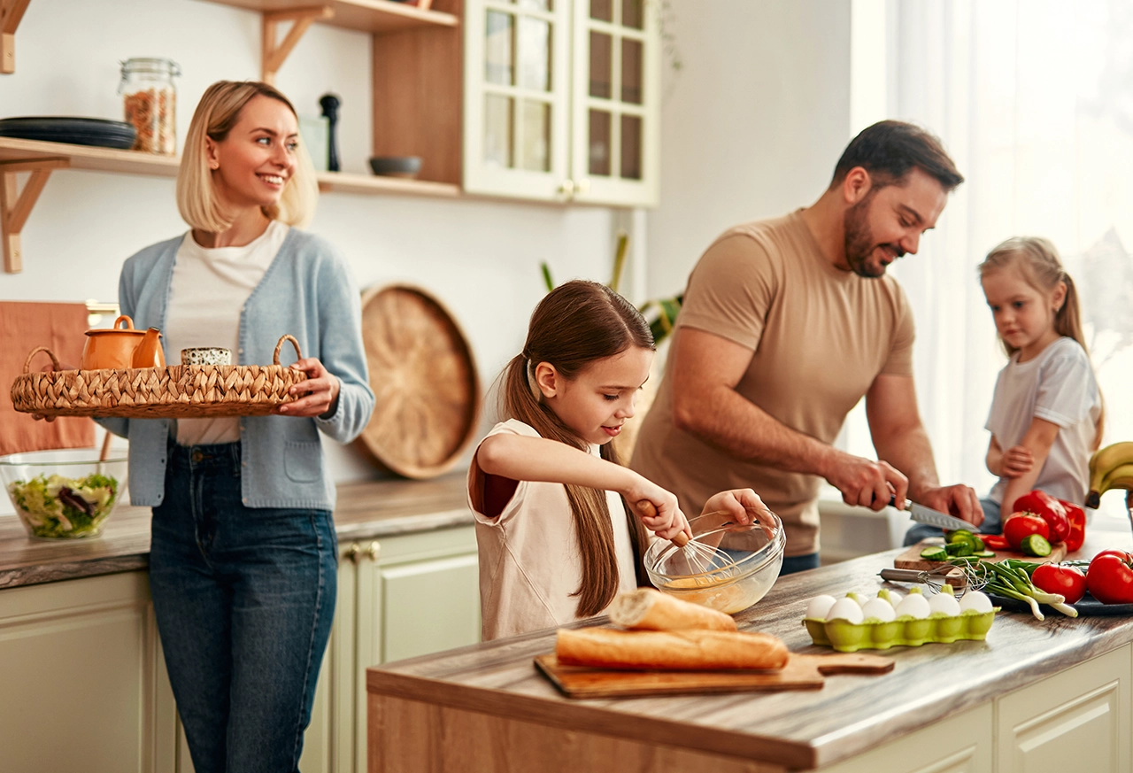 Frau entspannt beim Yoga zu Hause