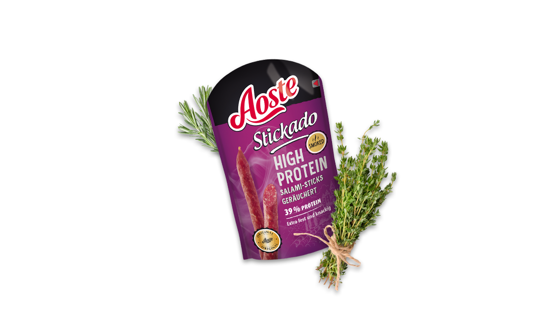 Grafiken Webseite - Produkte - 1138x640 - SNACKS EINZELN - Flatlays Stickado HP Smoked Aoste Stickado Brie
