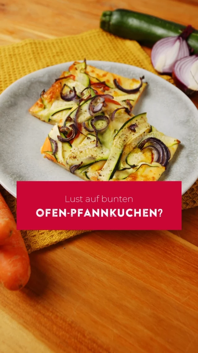 Frühling auf dem Teller! 🍽️🥕
 
Du brauchst:
230 g Mehl
½ TL Backpulver
1 TL Salz
200 ml Milch
100 ml Wasser mit Kohlensäure
100 g geriebenen Cheddar
100 g Aoste Edel-Salami
200 g Möhren
200 g Zucchini
1 rote Zwiebel
Salz, Pfeffer
Verrühre Mehl, Backpulver und Salz in einer großen Schüssel, gib Milch und Wasser hinzu und vermische alles zu einem homogenen Teig. Dann hebst du Cheddar und kleingeschnittene Salami unter und verteilst den Teig auf einem mit Backpapier belegten Backblech. Hoble Möhren und Zucchini in dünne Streifen und schneide die Zwiebel in halbe Ringe, verteile das Gemüse auf dem Teig und würze alles. 🧅 Nun gibst du den Pfannkuchen nur noch für 20-25 Minuten bei 200 °C in den Ofen, schneidest ihn anschließend in Stücke und kannst ihn warm oder kalt genießen.
 
👉 Mehr köstliche Rezepte findest du über den Link in der Bio.
 
#Aoste #Salami #Rezept #Rezepte #Rezeptideen #Rezeptidee #einfacheRezepte #schnelleKüche #schnelleRezepte #schnellesEssen #einfachkochen #kochenfürdieFamilie #kochenmitLiebe #essenmachtglücklich #kochenmachtSpaß #leckerschmecker #Mittagessen #Abendessen #OfenPfannkuchen